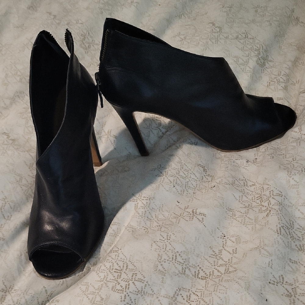 Halogen Black Heels